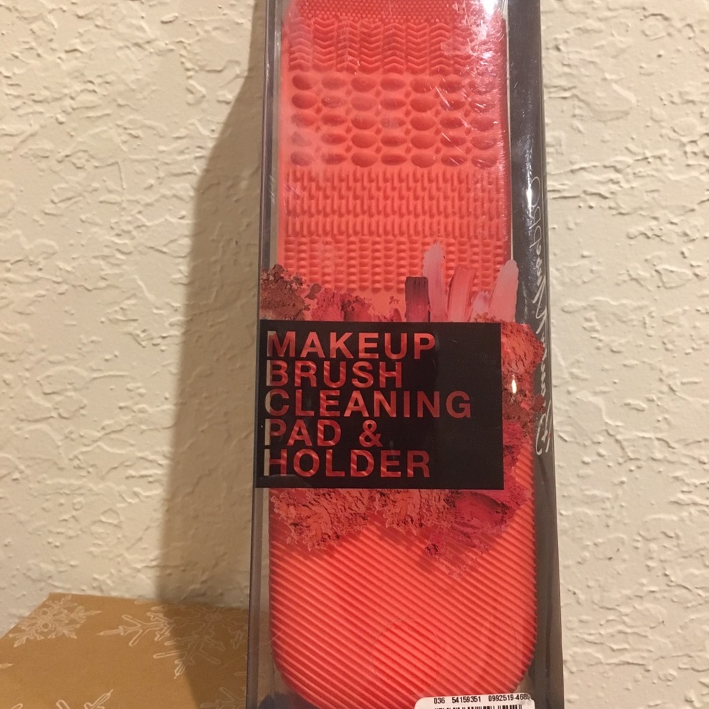 BEAUTY MUSE PRO MAKEUP BRUSH CLEANING PAD & HOLDER